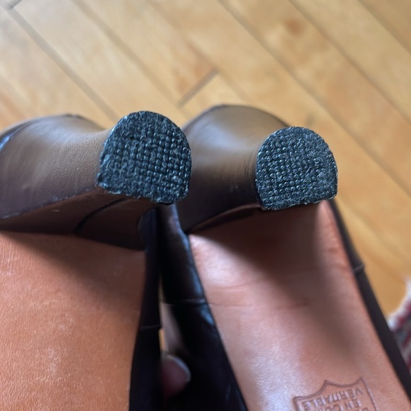 VINTAGE HAND MADE IN CANADA GENUINE BROWN LEATHER PUMPS - Picture 8 of 17